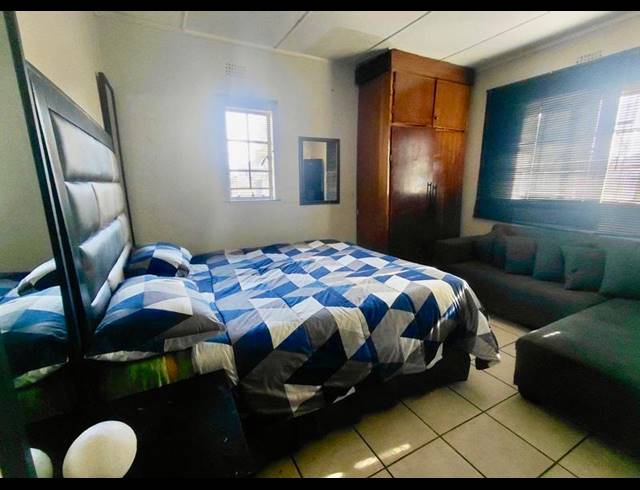 4 BEDROOM HOUSE FOR SALE IN VANDERBIJLPARK CW 5